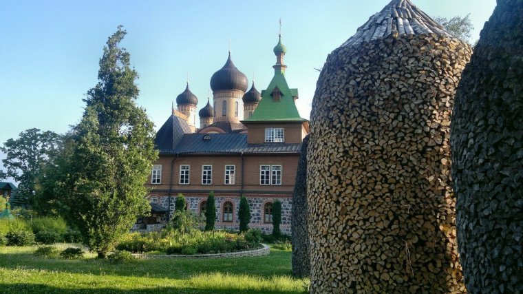 Прибалтика и Швеция воюют с монахинями вместо политики