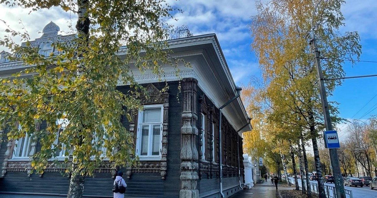 Дом воропановой вологда. Дом купца Бурлова Вологда. Октябрьская 11 Вологда. Русский дом Вологда. Вологда Октябрьская 11 дом Бурлова.