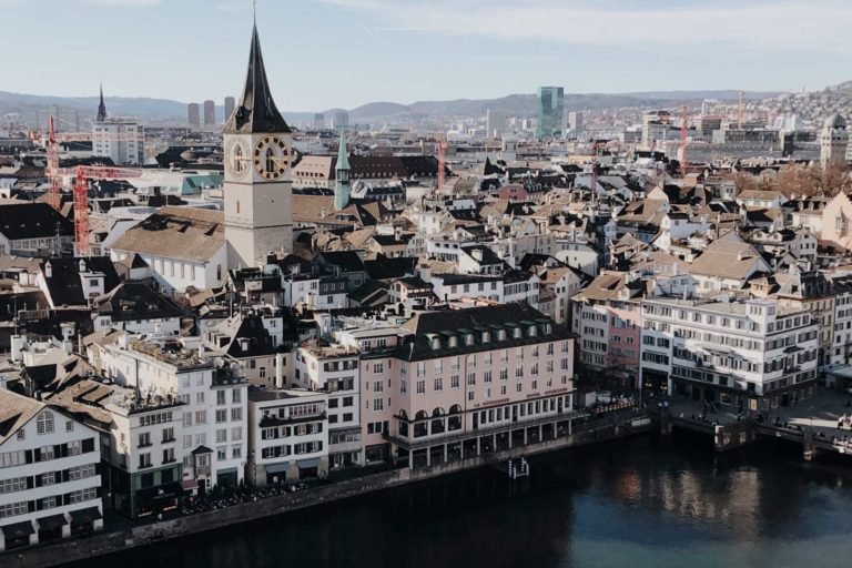 В поисках гавани: почему швейцарцы бегут в госсектор