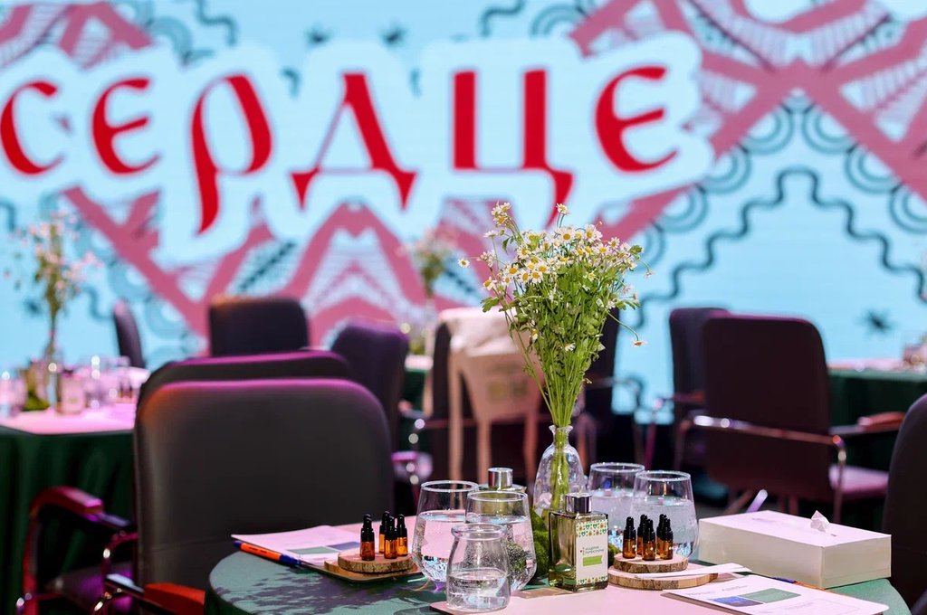 Ароматы родной земли: незрячие дети из Москвы «нарисовали» запахами карты России