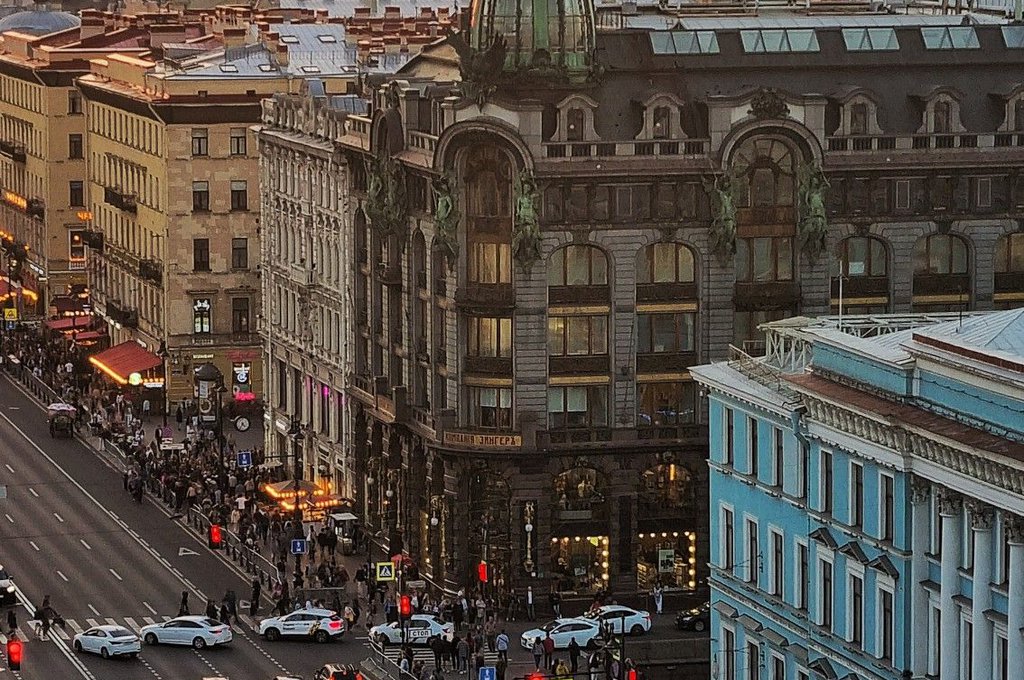 С Днем рождения, Невский проспект! Главной улице Петербурга — 307 лет!