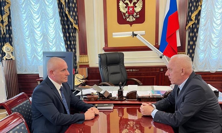 Полпред в СЗФО Александр Гуцан стал наставником участника программы «Время героев».
