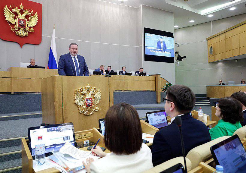 Глава Минтруда Антон Котяков выступил на правчасе в Госдуме, посвященном реализации демографической политики